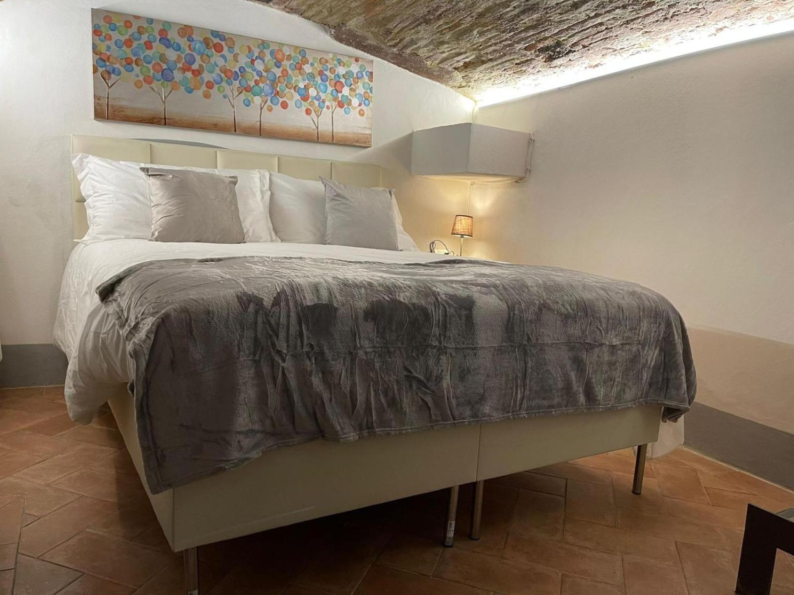 Elegant In Santo Spirito's Heart Apartment Florenz